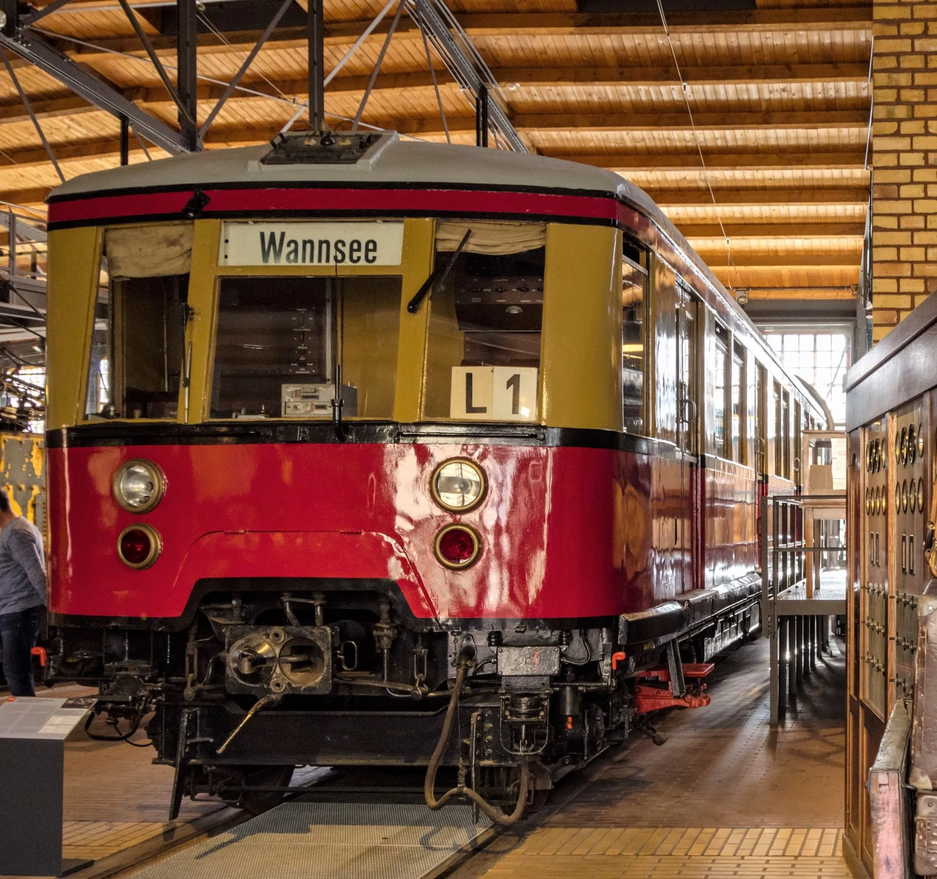 Einblick in historische S-Bahnen