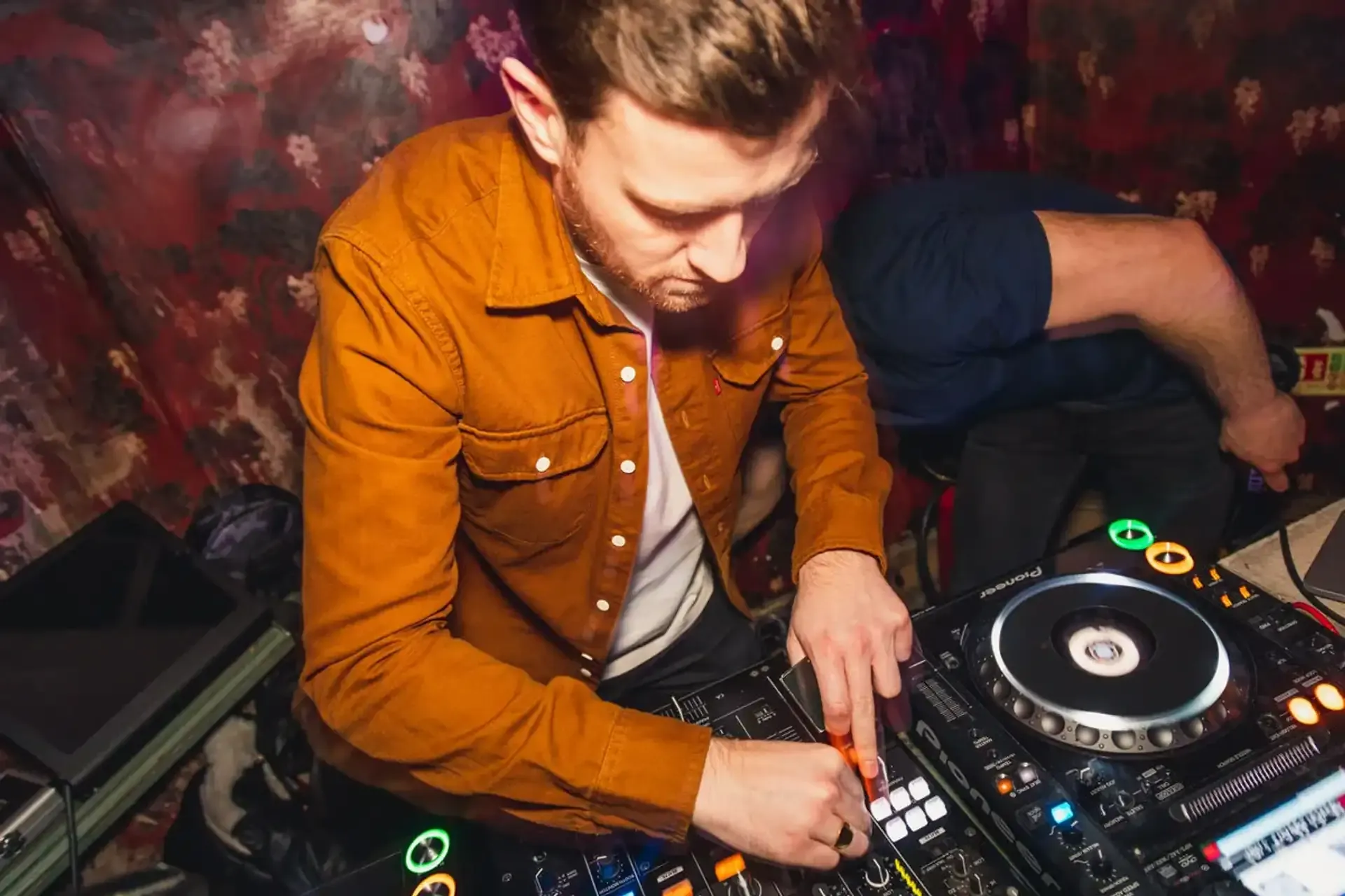 DJs at The Clapton Hart