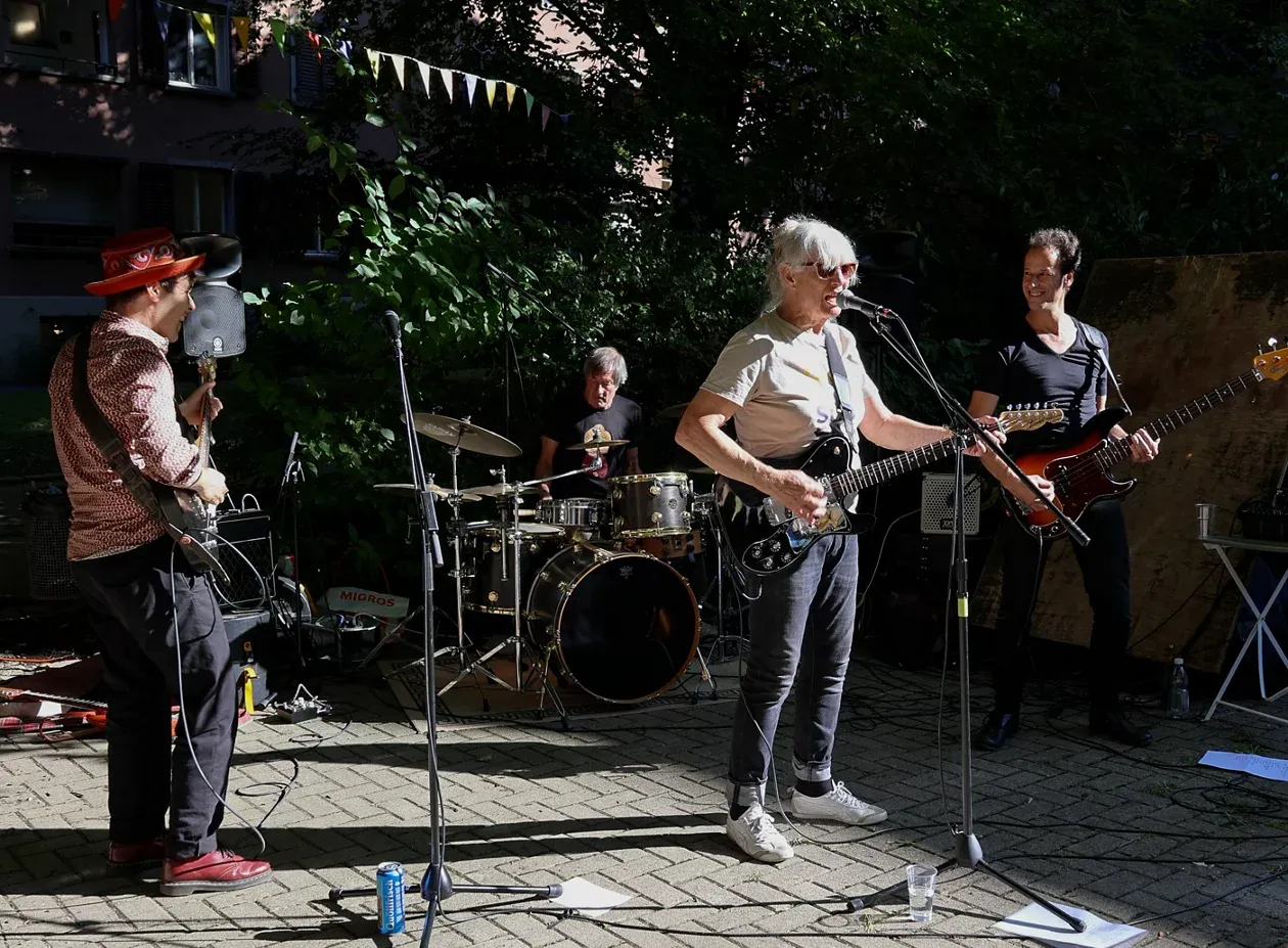 Freier Tanz mit der Stella Glitter Band
