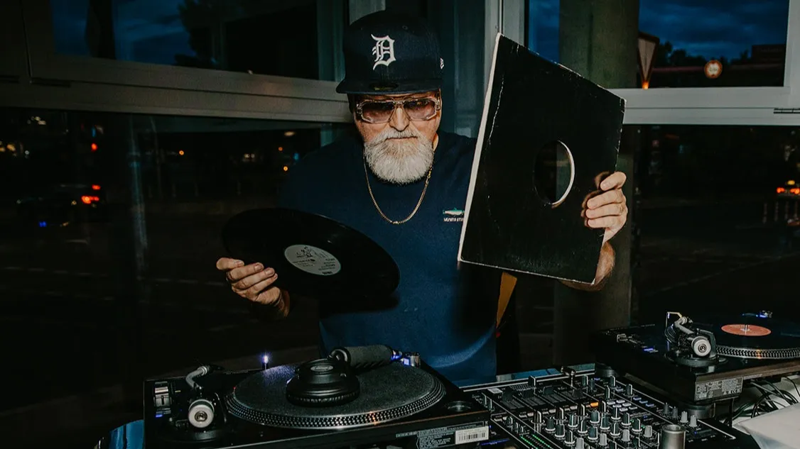 Vinyl Night with DJ Dieta Berliner