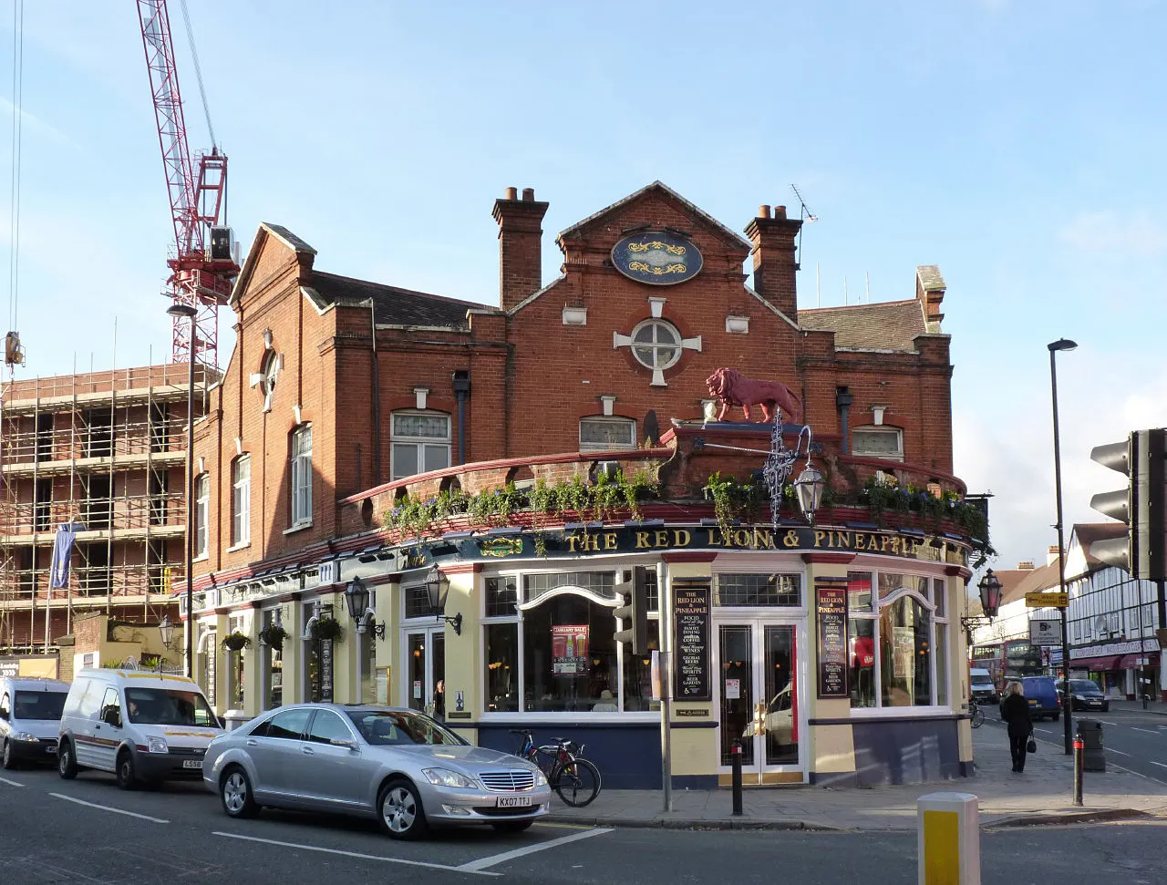 The Red Lion & Pineapple