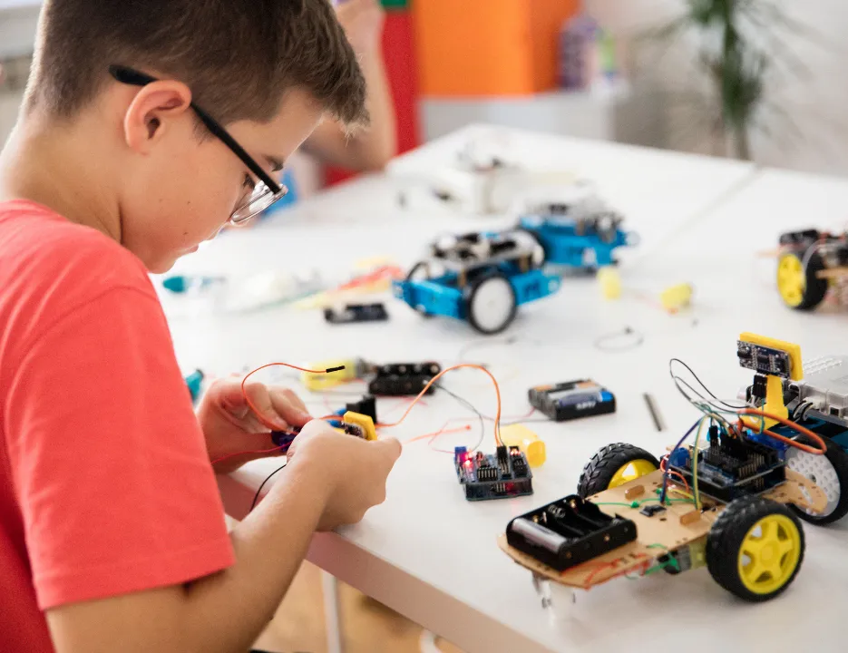 Kreativer Nachmittag mit Robotik und Coding für Kinder
