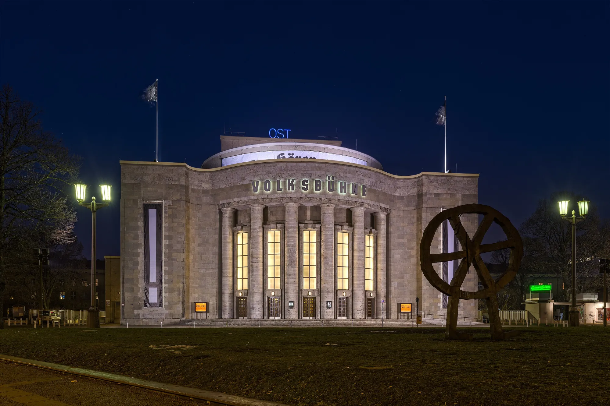 Volksbühne am Rosa-Luxemburg-Platz