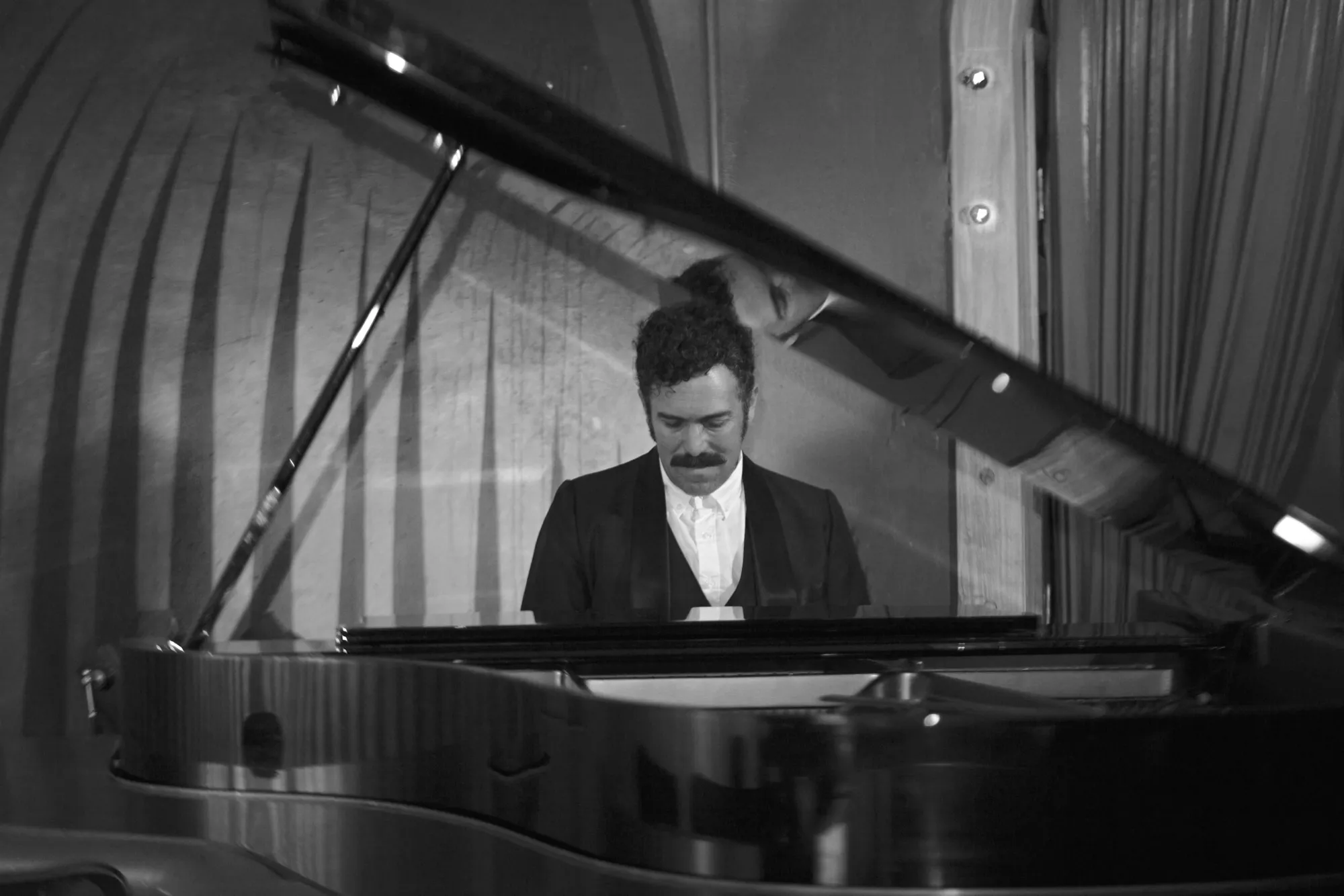 Piano Karaoke with Paul Leschen