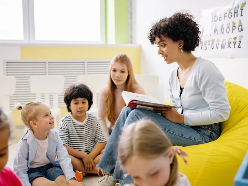 Familienzeit mit Geschichten in der Bibliothek Tempelhof