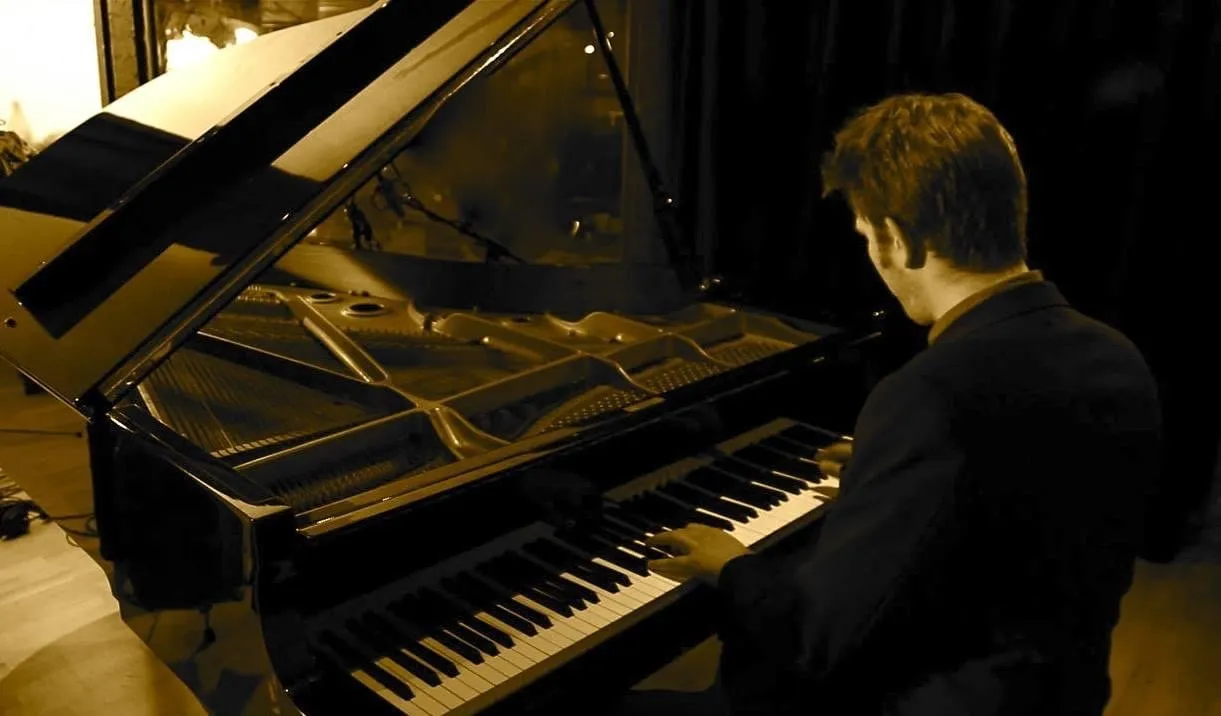 HAMISH BALFOUR - LIVE PIANO