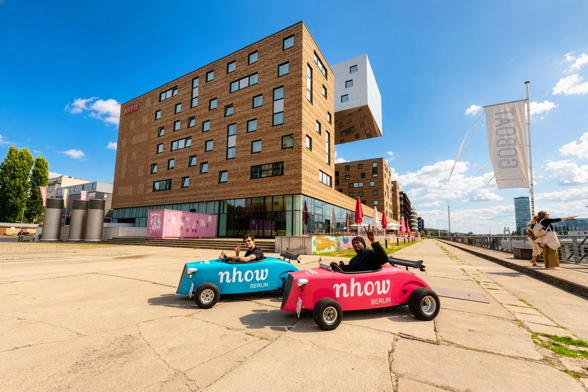 AfterWork Drive – Im kleinsten Auto durch die Straßen von Berlin + Cocktail an der Spree zum Sonnenuntergang