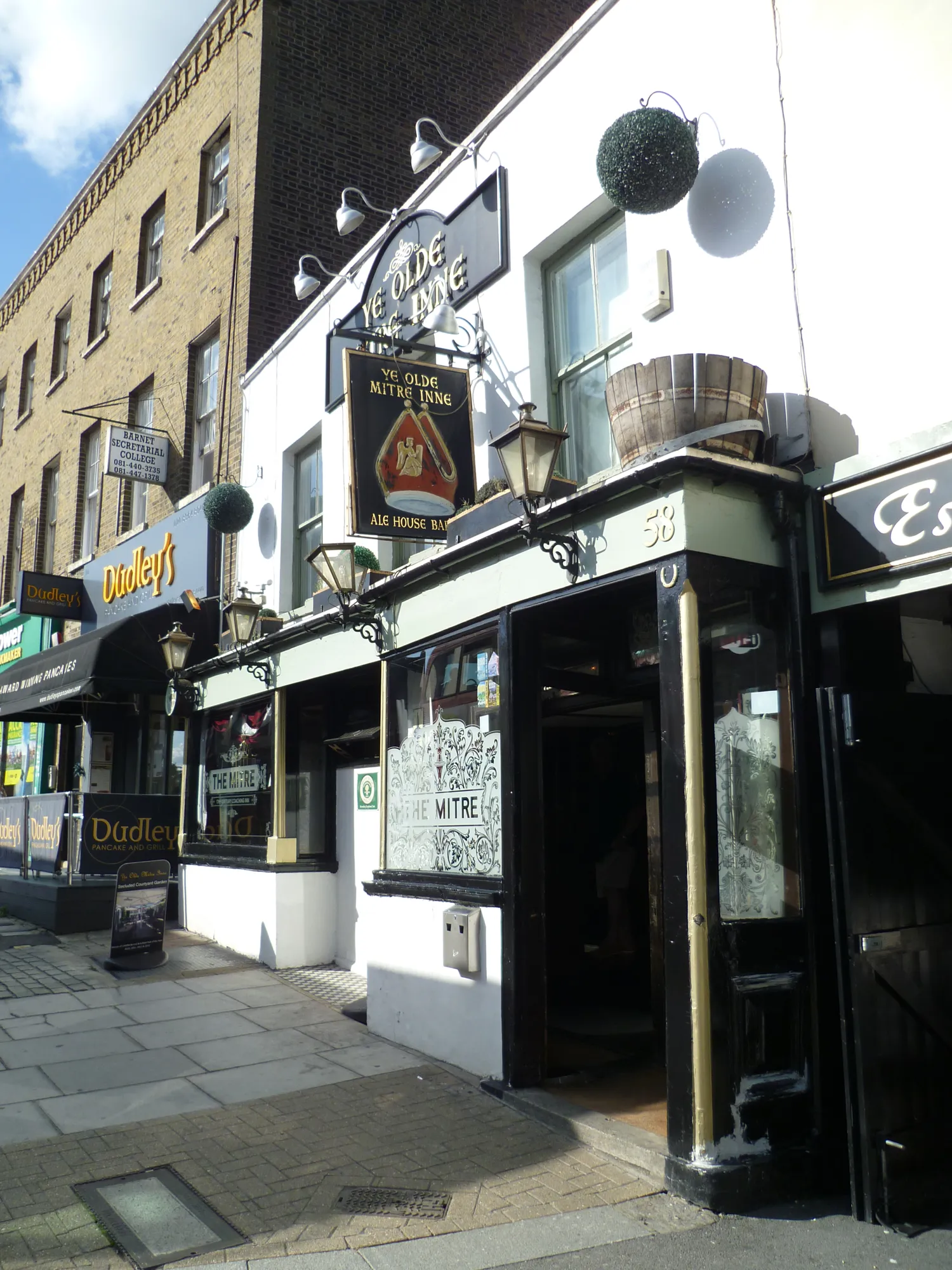 Ye Olde Mitre Inne