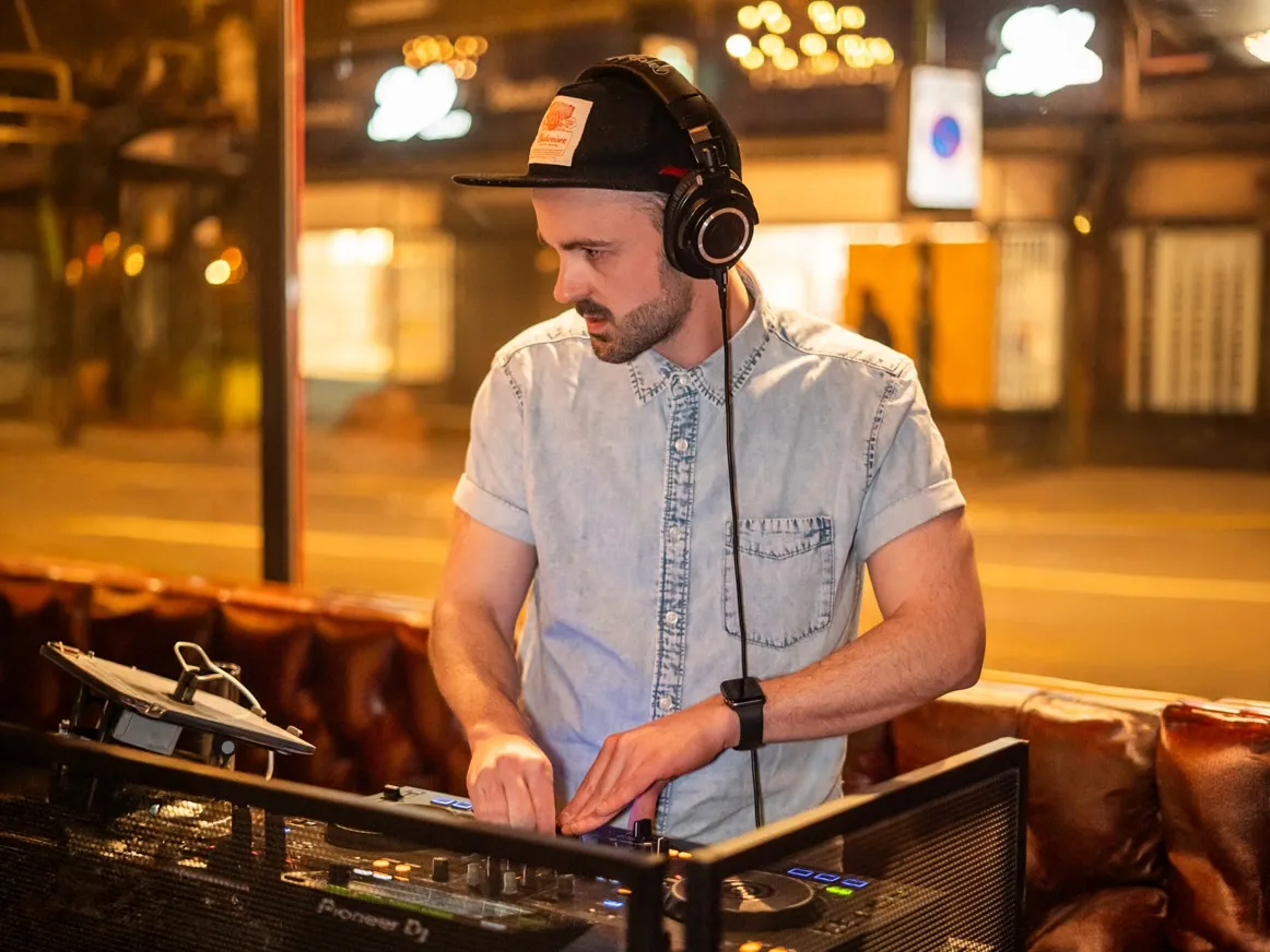 Commercial Tavern DJ nights