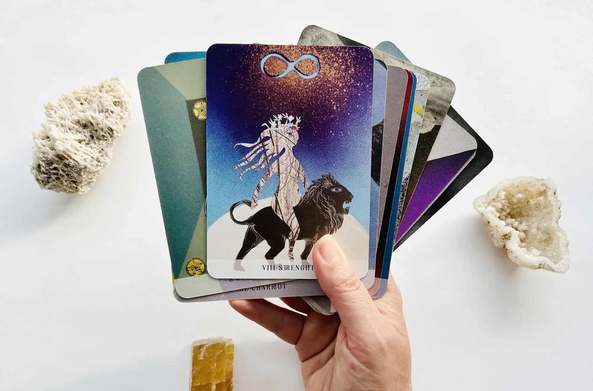 The Infinite Loop Tarot -Lorena Carbajal
