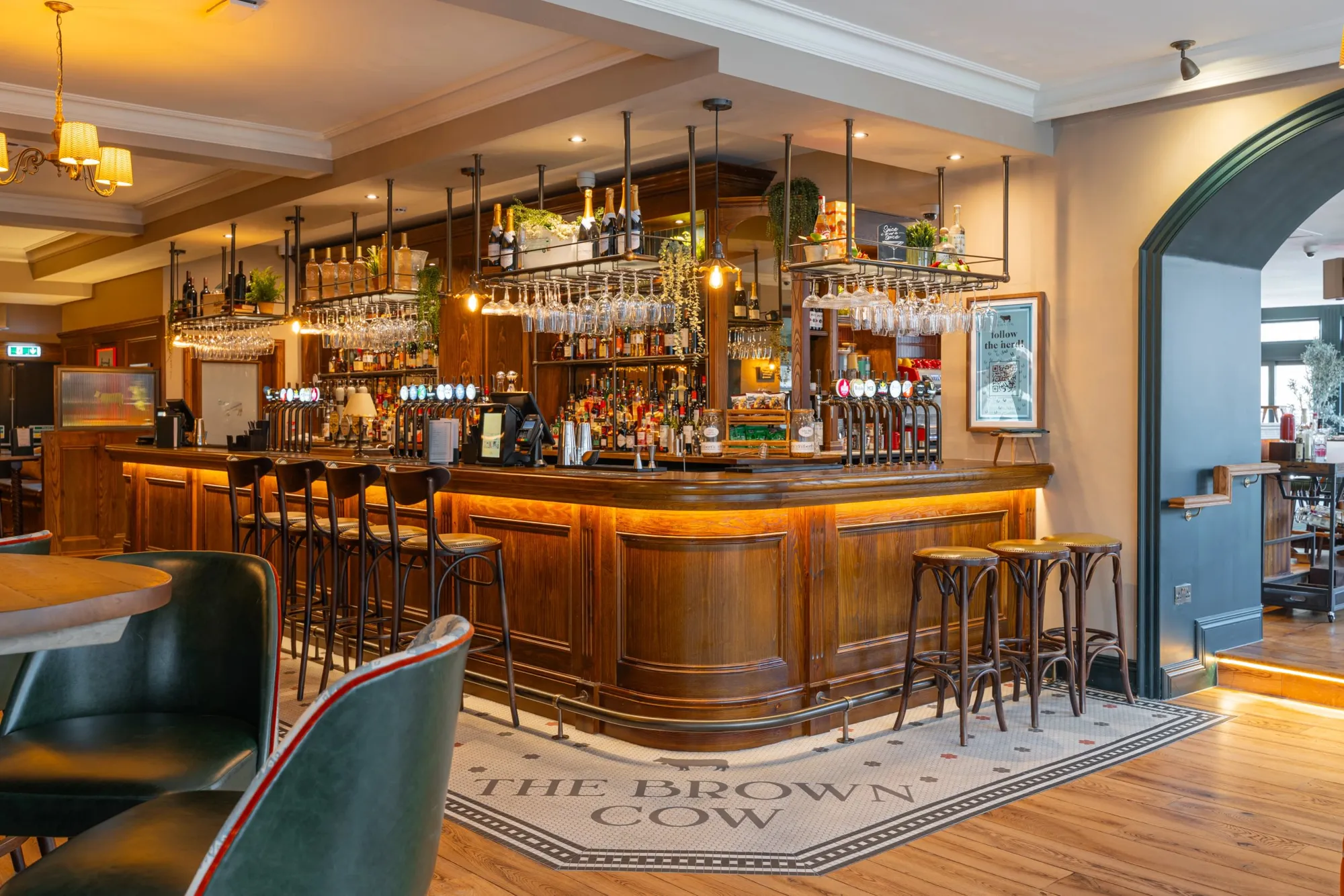 The Brown Cow x Botivo – Live music and Botivo serves