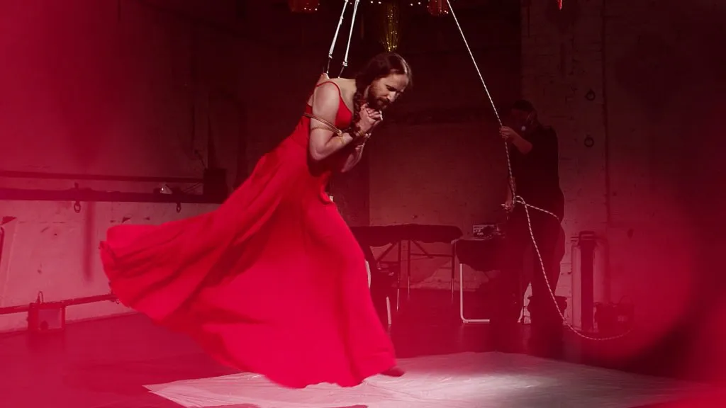 Hook Suspension with Luna Duran
