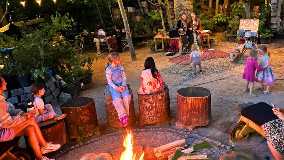Halloween-Kids-Party mit Lagerfeuer