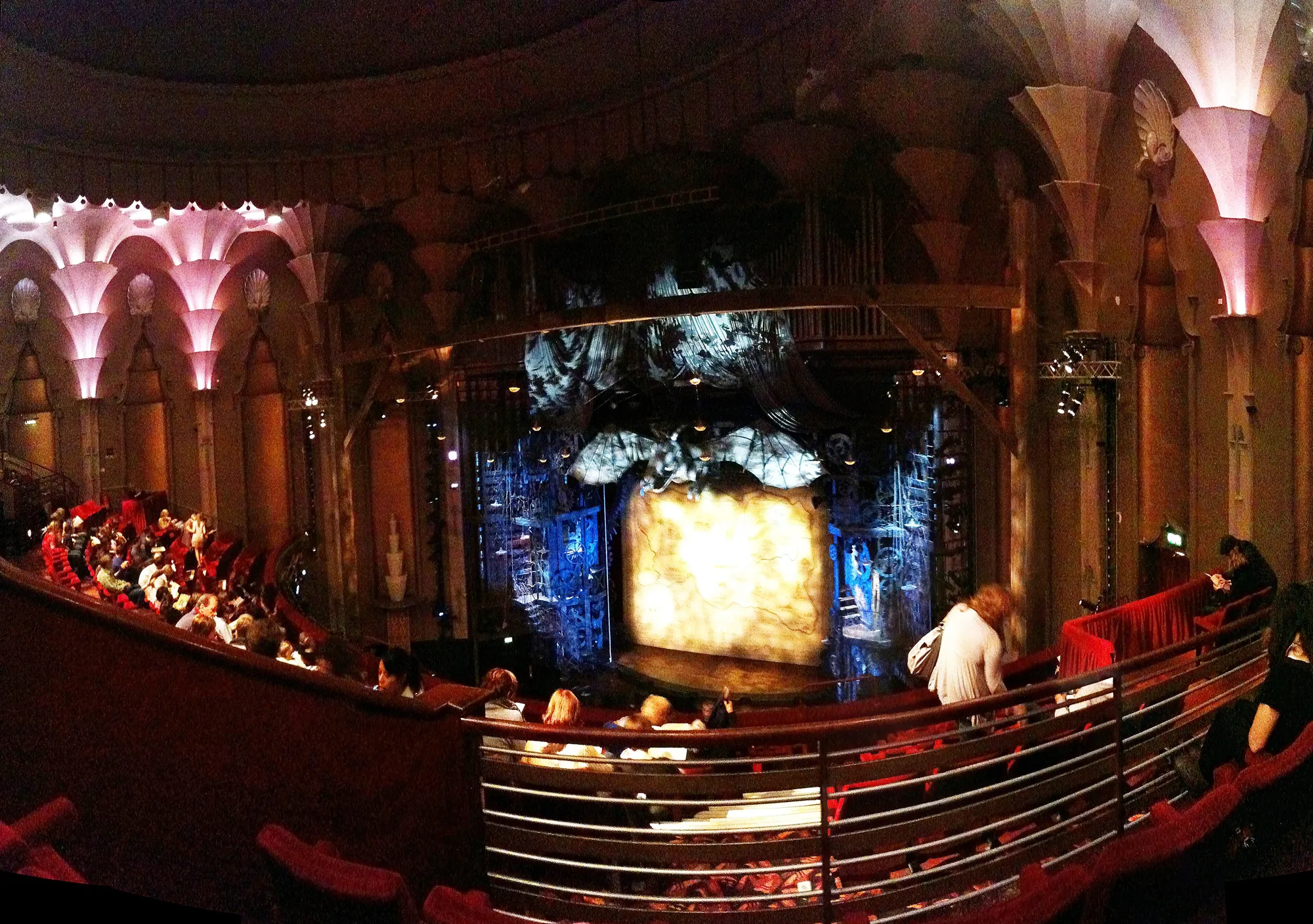 Apollo Victoria Theatre