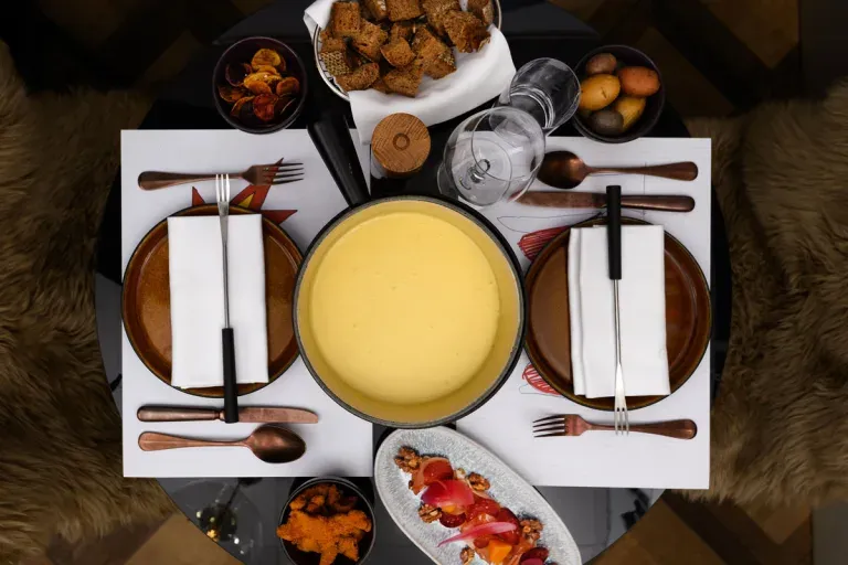 FONDUE POP UP – «Helvti-Chäschtli»