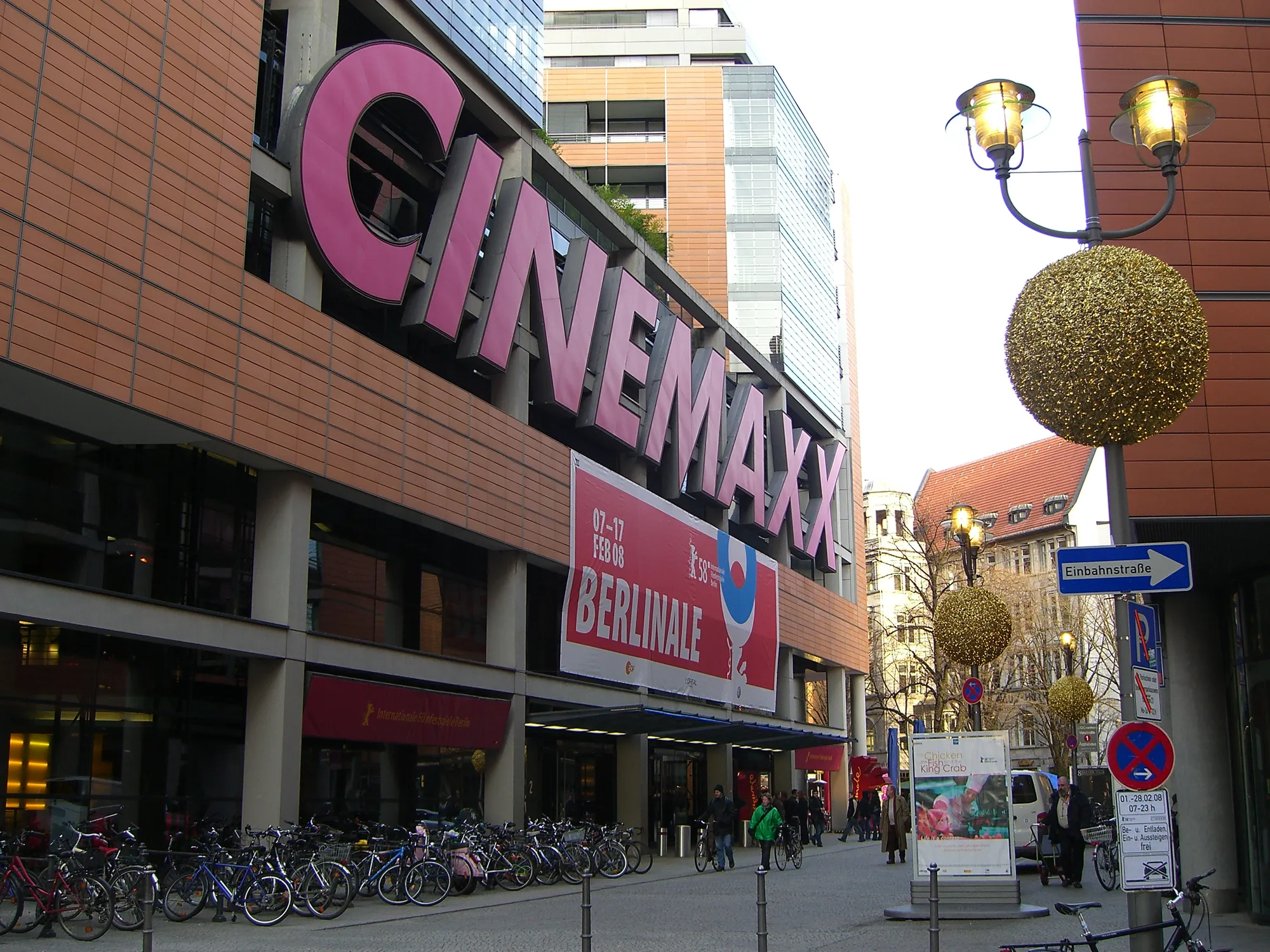 CinemaxX