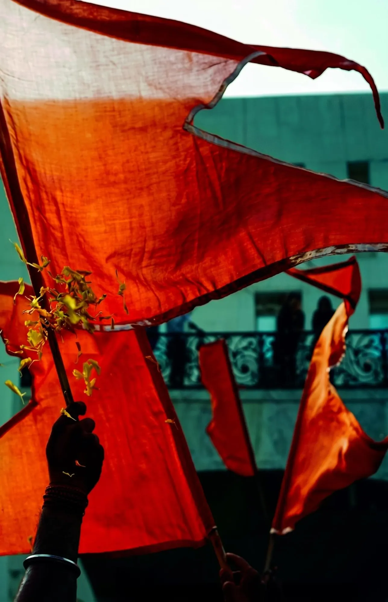 The Spell of the Cult and the Rites of the Republic: The Shows of the Spectacle State under Hindutva
