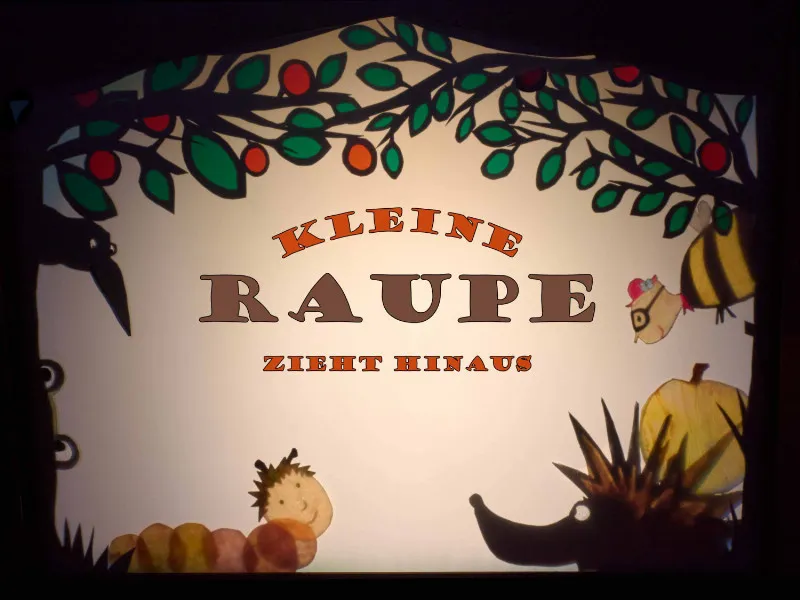Schattentheater Scuraluna „Die kleine Raupe zieht hinaus“ in der Bibliothek Marienfelde