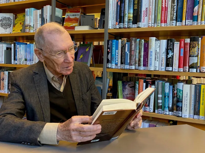"Auf einen Tee mit Till" - neuer Buchclub für Erwachsene in der Bibliothek Schöneberg