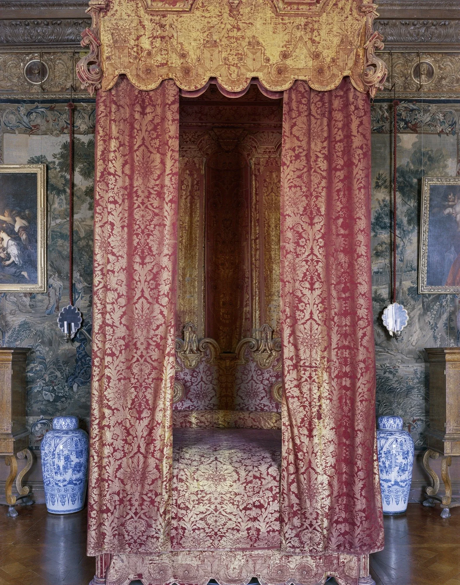 PERCHANCE TO DREAM: Royal and Noble Bedchambers by David LEVENTI