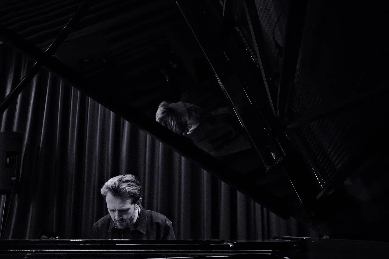 Sam Davies Trio feat. Gabrielle Stravelli