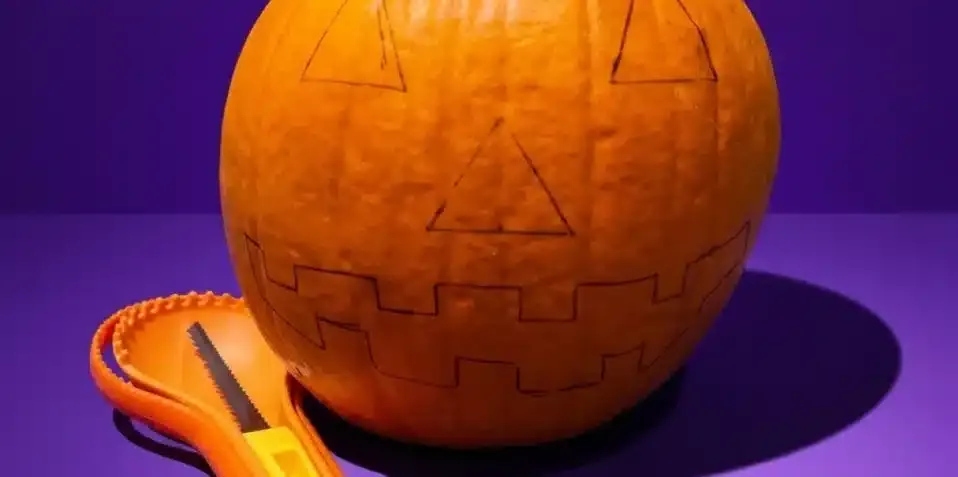 Halloween Pumpkin Carving & Decorating on Jena the Boat