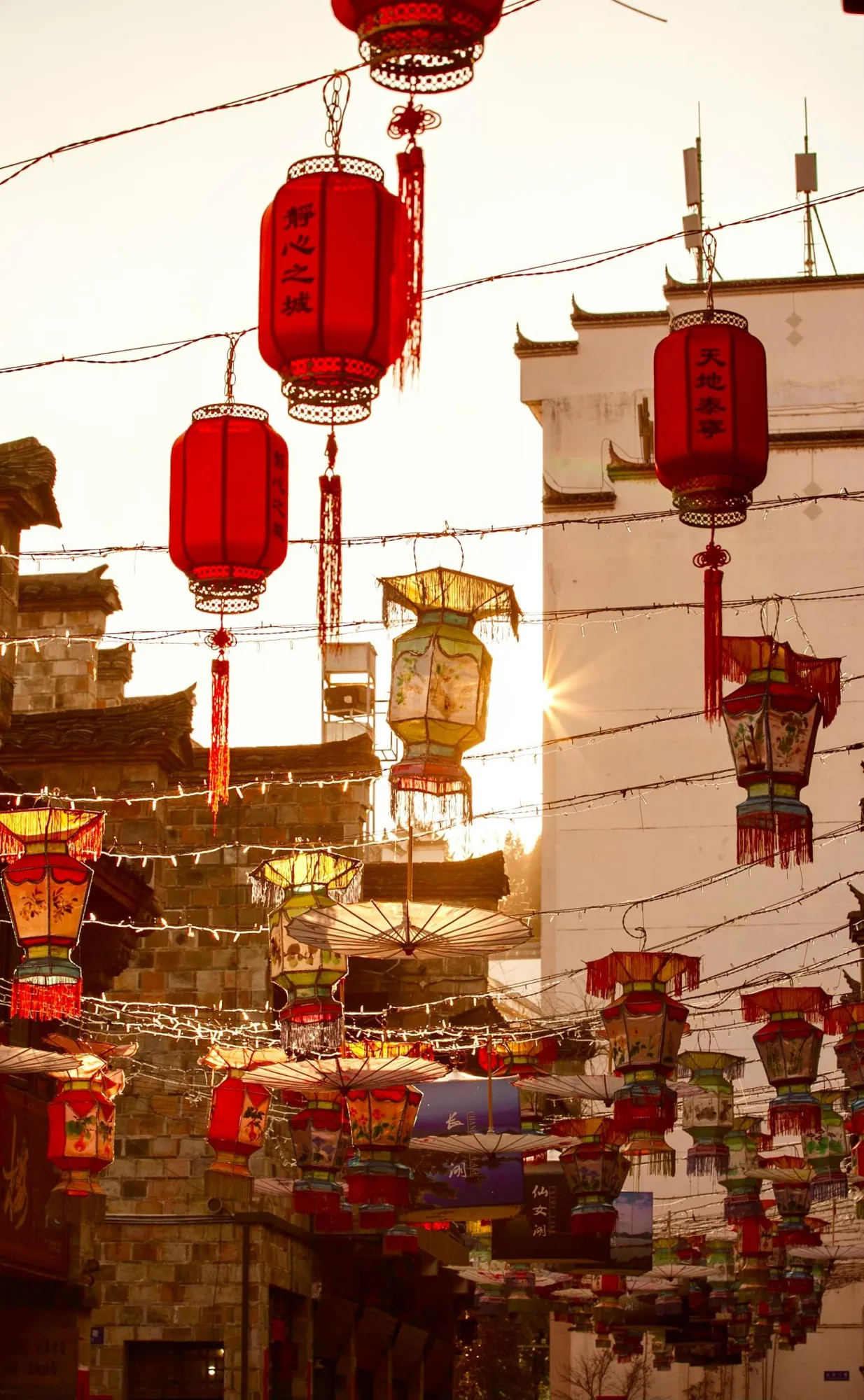 Making sense of the many Chinas: a dialogue between Xiaolu Guo and Jeffrey Wasserstrom
