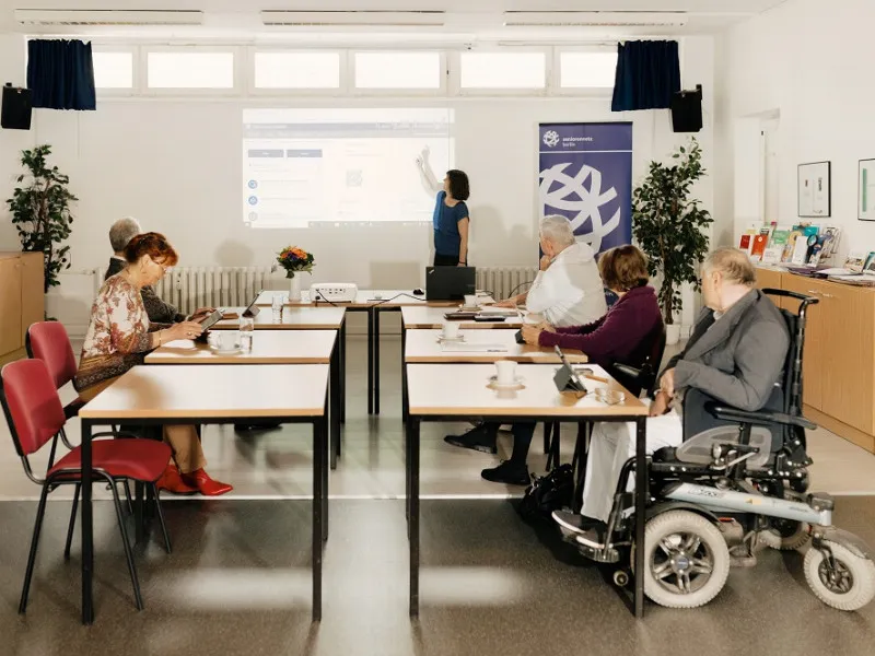 Tablet-Kurs für Senior:innen mit dem Seniorennetz Berlin